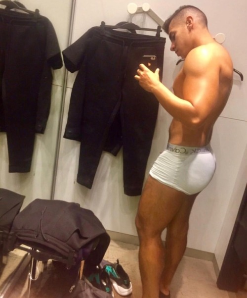 colombianbigboys:  bienvenidoatucinta: Bienvenido a tu Tumblr George colombiano nalgon muy aguantador, solo te deja que lo folles si eres del sector oriente o muy dotado 😈 Colombiano pasivo