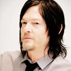 darylsdoll:  reedusgif:Norman Reedus at TWD press conference  TOUCH ME