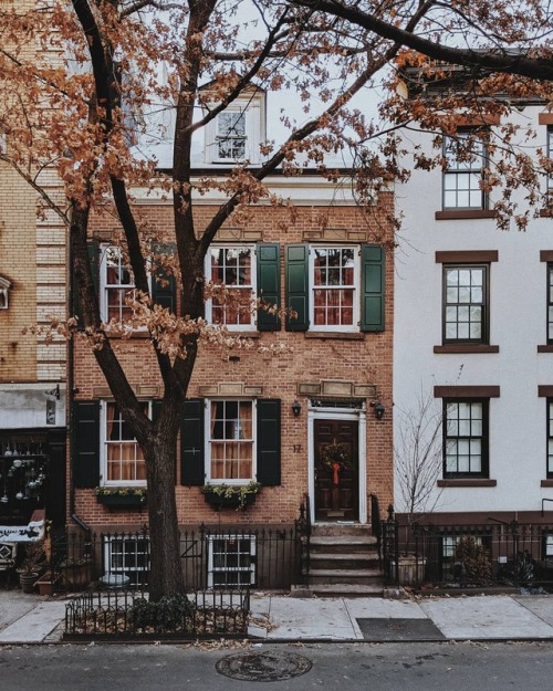 like-fairy-tales:  By: Naz K | helloiamnaz