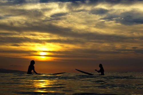 summerbeachbreeze: cbssurfer: There is no better way to enjoy a sunset… life is good on a surfboard 