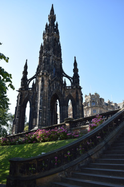 breathtakingdestinations:Scott Monument - Edinburgh - Scotland (by Harry McGregor) 