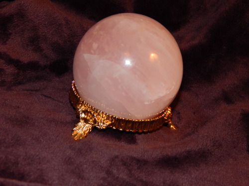 teawitch:Rose quartz sphere. 