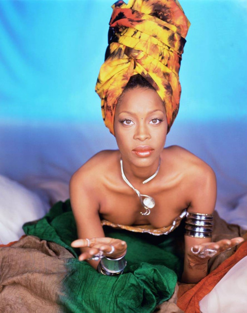 blvxkgold:  Erykah Godu 