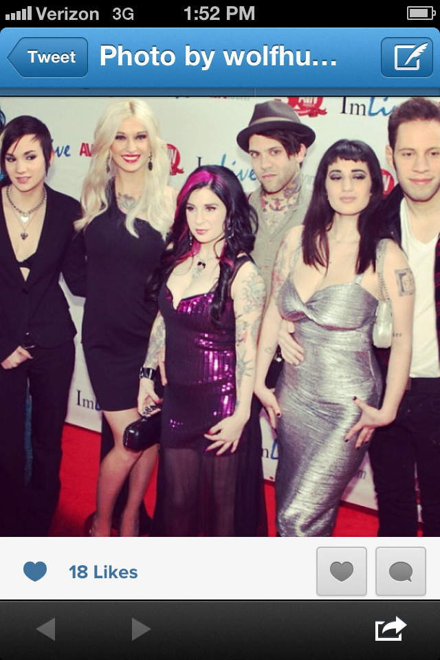 arabelleraphael:  On the red carpet at AVN with Nikki Hearts, Kleio, Joanna Angel