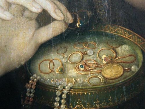 pearl-nautilus:
“ 1550-70 School of Fontainebleau, Woman at Her Mirror, detail, Worchester
”