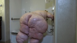 corpulentcoppelia:allaroundman:Soon to resort to a hosing down in the garden whilst