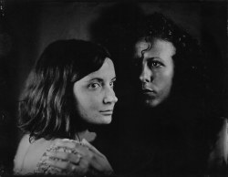 sortiedelacage:  SISTERSTrès belles photos au collodion humide, grâce au talent de LA RÉTRO MACHINE et avec la bien-trop-jolie Juliet Spikeheel