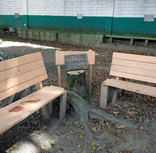 Por favor no consumir vicio “aquí”Barrio Antioquia, MedellínPhoto by @elre