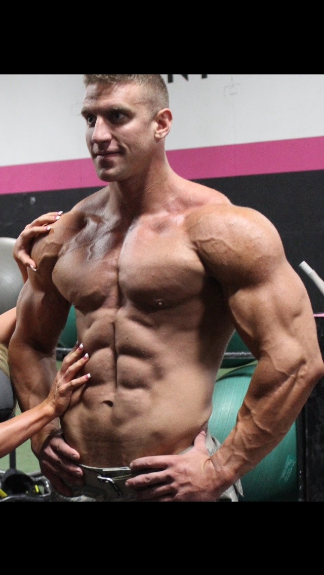 muscleworshipper08:  How I wish those were my hands less the nail polish, of course!