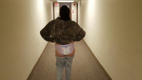 justthehotstuff97:  When your alone in the hallway together.