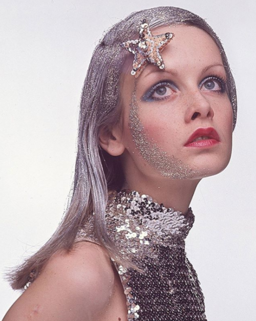 voguefashion:Twiggy photographed by Justinde