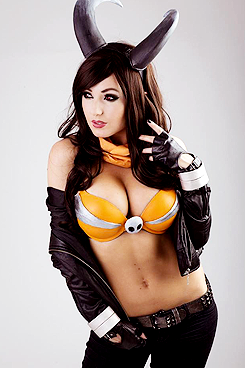 kookookora:  Jessica Nigri’s Pokémon series - Houndoom 