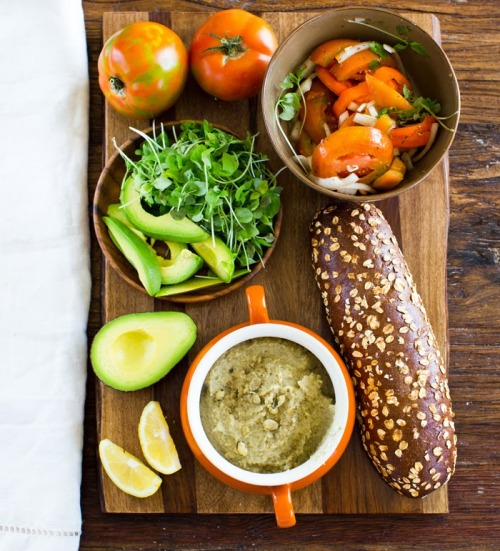 vegan-yums:Avocado-Caprese Sandwich / Recipe