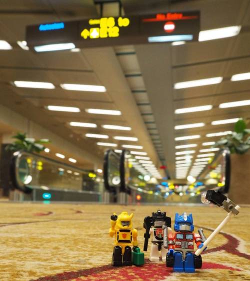 Optimus: “Let’s take a selfie by these travellators!”(at Changi Airport Terminal 2)