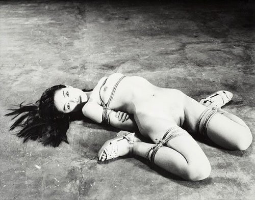 tamarapoppy:  “I free their souls by tying up their bodies.”  Nobuyoshi Araki, “Erotos” 