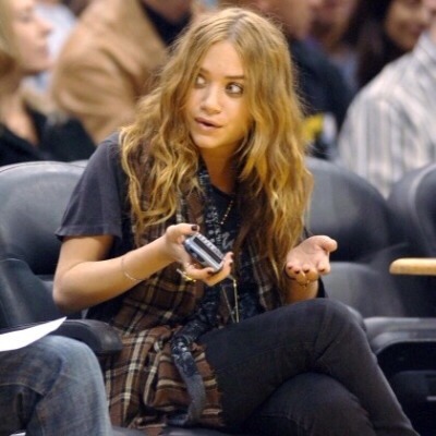 popculturediedin2009:Mary-Kate Olsen at a Lakers game, December 2005