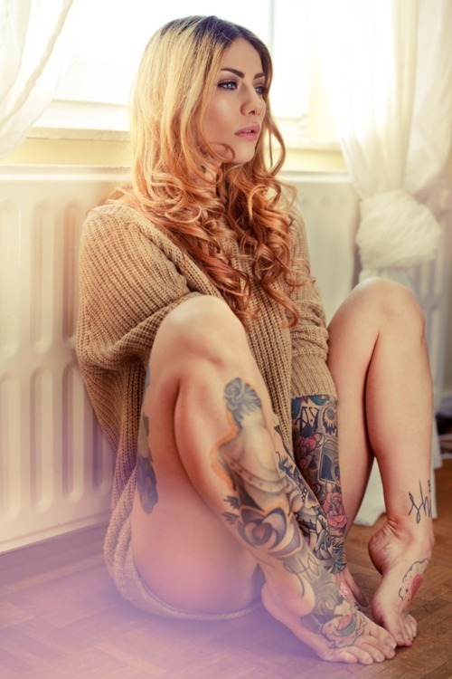 sexytattooedgirls:  Check out our website www.sexytattooedgirls.co.uk 