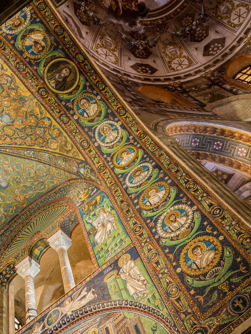 zcowe:Basilica of San Vitale, Ravenna, Italy - Orthodox Byzantine CathedralCentrally Planned Basilic