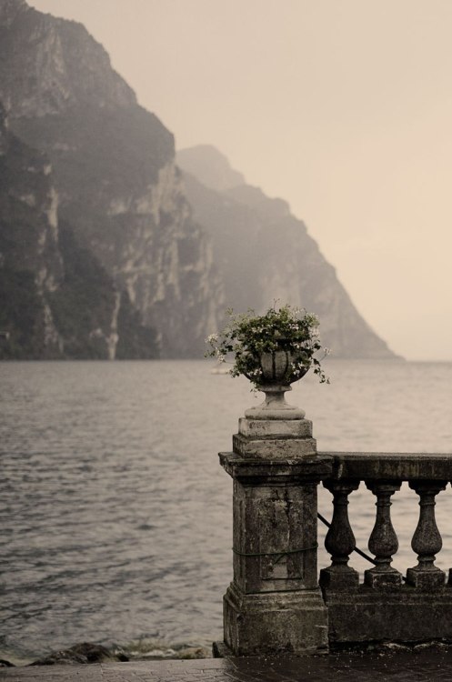 ghostlywatcher:Lago di Como. Italy