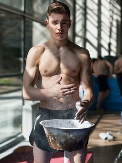 tvisueelgenot:  http://malepurity.blogspot.be/2017/01/spanish-gymnasts-photographed-by-gorka.html