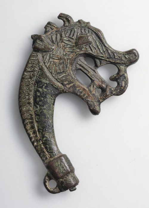 asatru-ingwaz:Pin-headBronze Gotland, SwedenShaped as a dragon´s head. Dress-pins of this kind