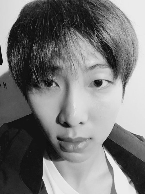 180401 RM’s Tweet2013년 어느 날… #알엠아닌시절 pic.twitter.com/h240TuoEsDSome day in 2013…