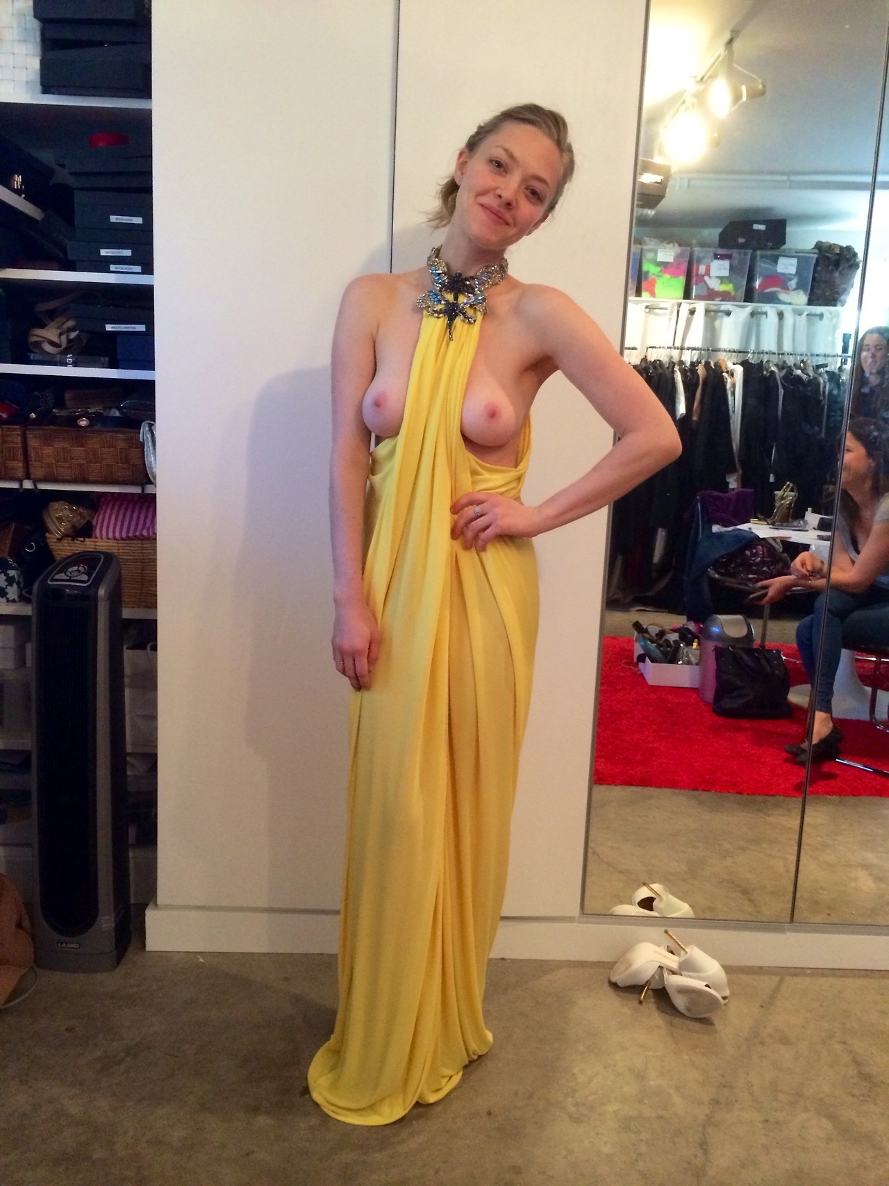 thesqueak:  Amanda Seyfried Leaked Pics.