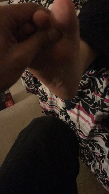 footloverallthetime: my cousins feet. I got to massage them today. She ended up liking it and asked 