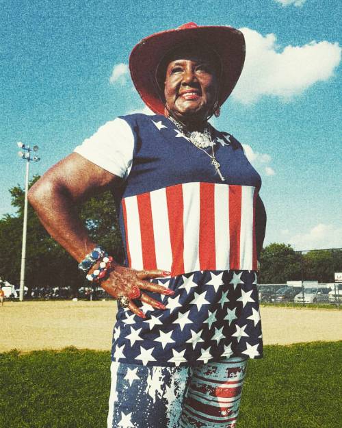 Ms. Lois Dunn, proud American. #everydaychicago #SouthSide #everydayblackamerica #laborday #patrioti