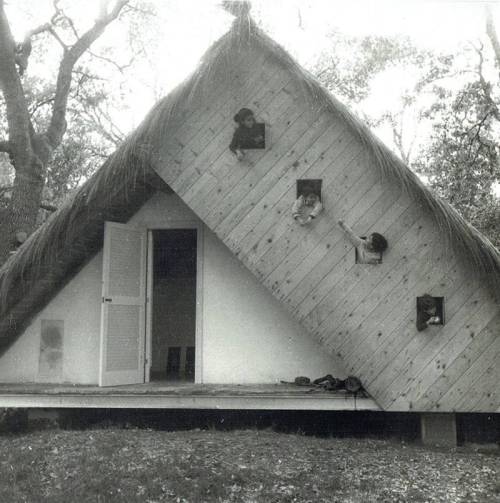 cabinporn: Julio Lafuente was a Spanish architect who worked mainly in Italy. This is a summer cabin