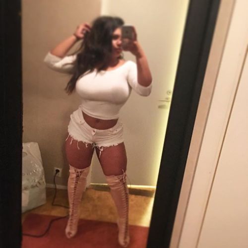 @dianadaisycruz slide my whole life in between those thighs lol she is sexy
