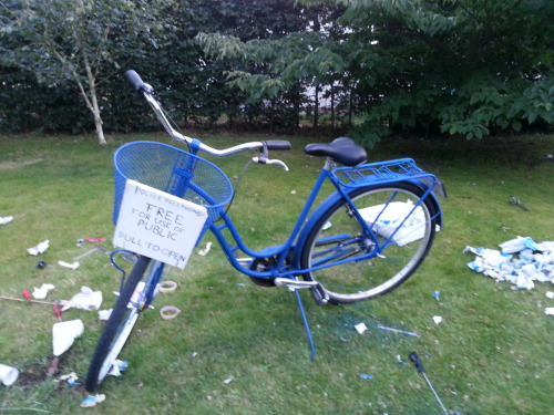 heritageposts: totallyfubar: edgebug: courfeyracattack: SOMEONE STOLE MY TARDIS BIKE! So some di