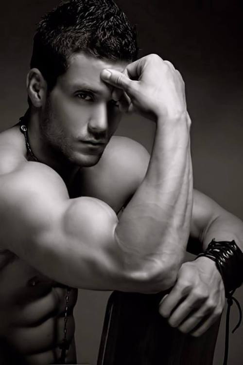 oofahpapa:  malemayhem:    ♂♂ http://oofahpapa.tumblr.com/archive 