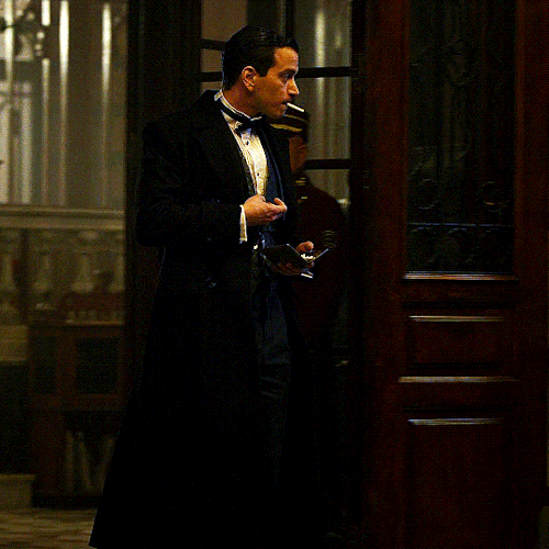 brumarchesine:Selahattin Paşalı as Halit, S1EP01Midnight at the Pera Palace (2022)dir. Emre Şahin