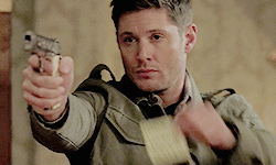 stardustsam:  Dean Winchester + post-it notes