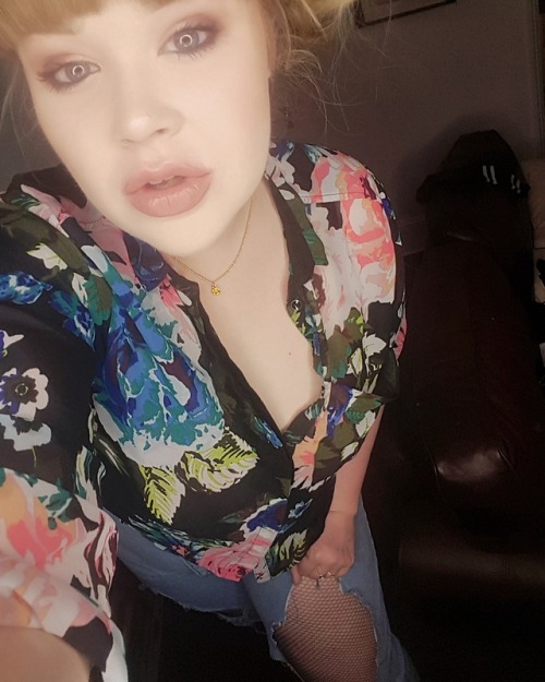 I felt so confident and sexy and pouty in this outfit.