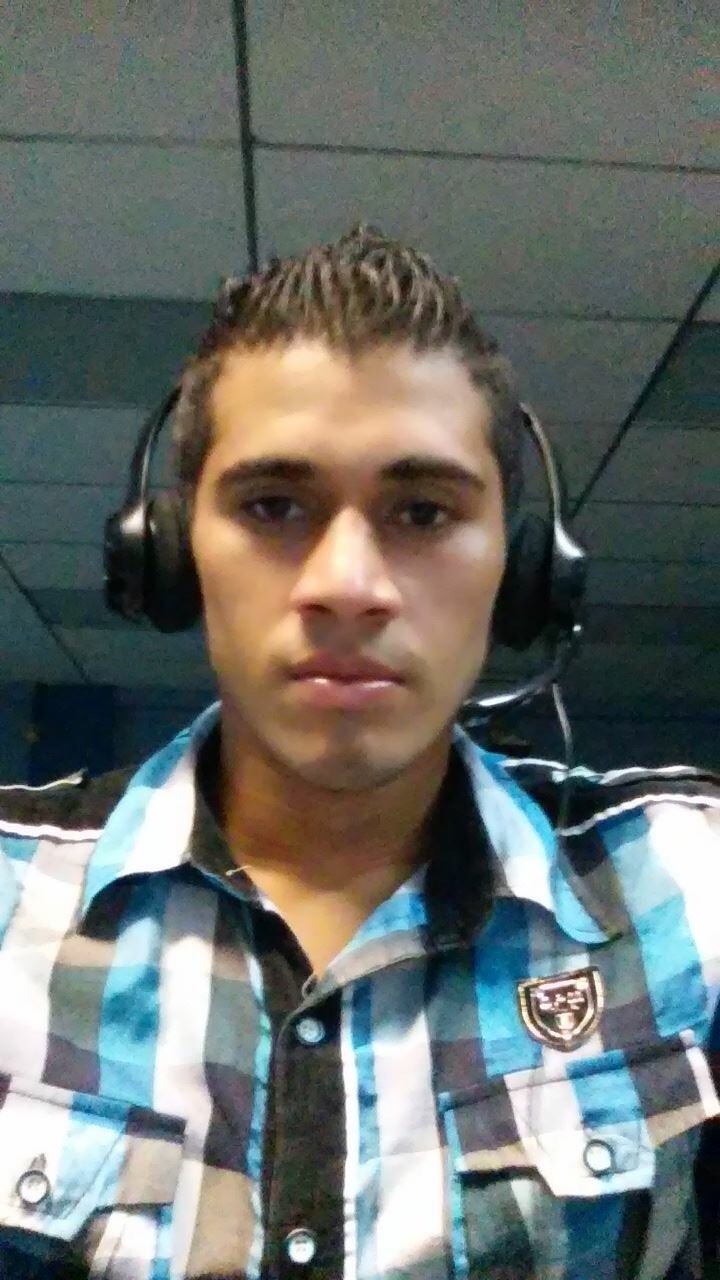 tavocalderon: sexfr:  Augner Andrey González de Quepos, trabaja en soda Antojitos,