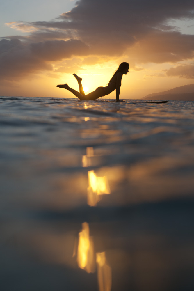 roxyclothing:ROXY Sunset Surf sess in Tahiti 