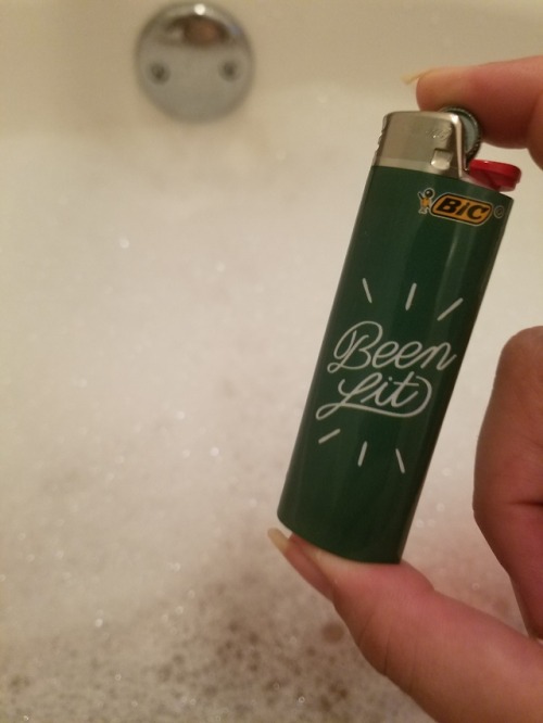 bre-is-stoned:Bongs and bubble baths