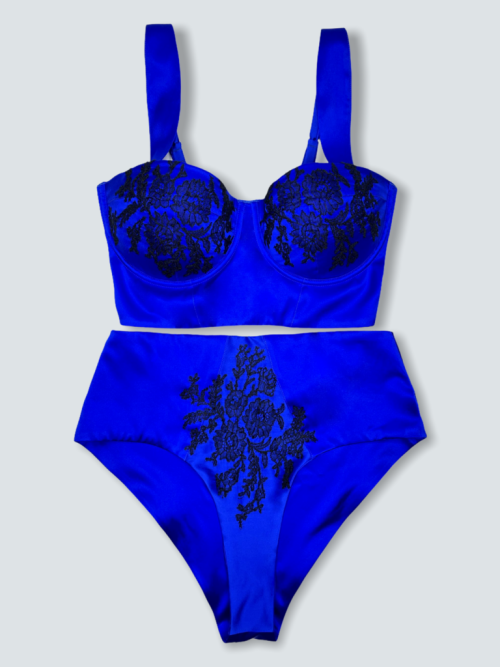 Chantilly Lace set by Fréolic London / Made to Measurements / Available in many other colour combina