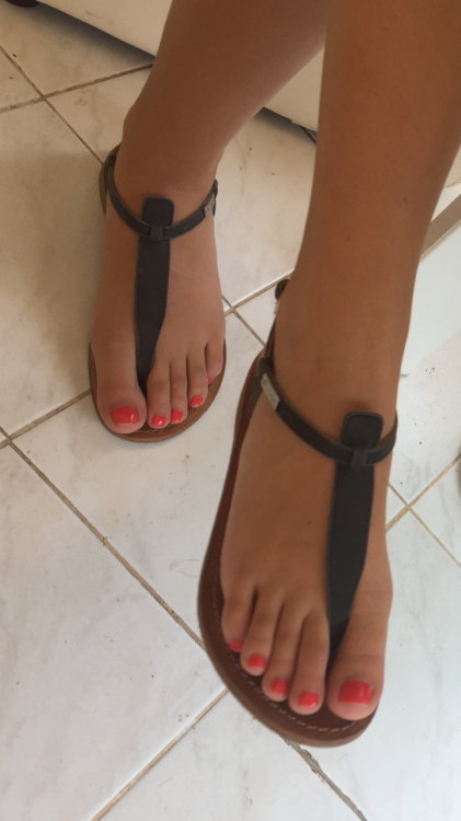 candidtoeshots: feet-french: Comment and reblog Heaven on earth