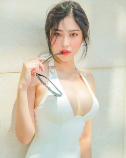 Asian Hot Girls