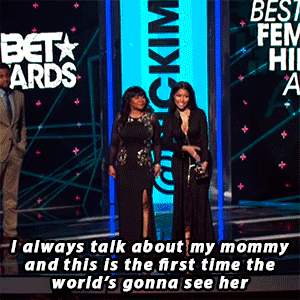 Nicki thanking her mother at the 2015 BET Awards