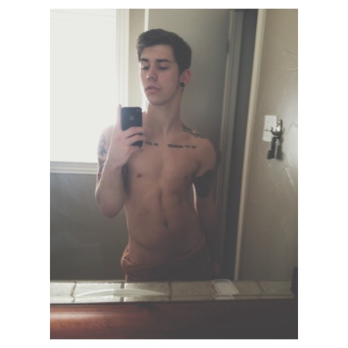 vndercontrol:  Hello ladies 😍