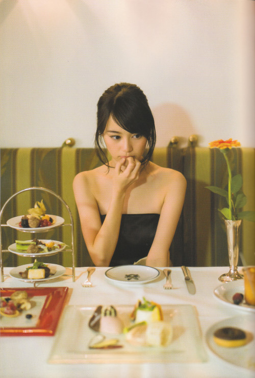 voz48reloaded:  Ikuta Erika 1st Photobook 「Tenchou」