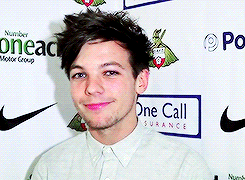 justkindahappened:  Favorite Louis Things → biting his lips 