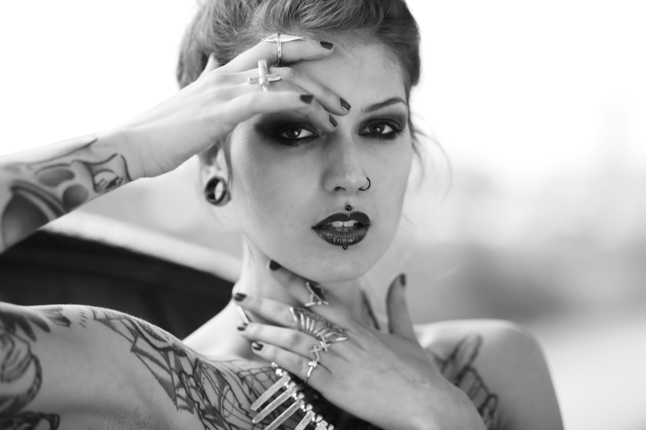   Victoria van Violence  Photo: Maike Banger Photography  Make-up: LitaVonD MakeUps