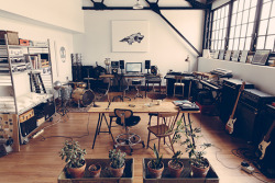 kalva-won:  Shigeto in his Detroit Studio with XLR8R. Amazing space, amazing human.