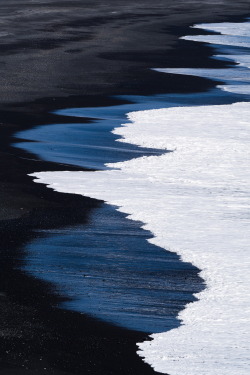 r2–d2:   Black sand beach of Dyrhólaey by