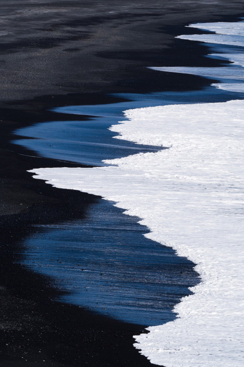 r2&ndash;d2:  Black sand beach of Dyrhólaey by (davidelliott1984)